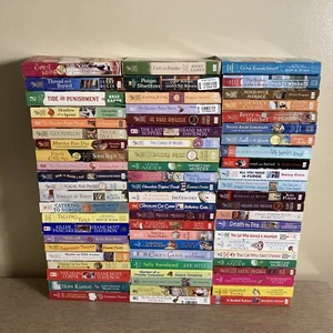 Cozy Mystery Paperback Books Murder Mysteries Fluke Braun **BUILD YOUR OWN LOT** - Picture 1 of 4