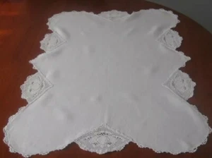 Antique 1930's White Lily Pad Filet Crochet Doily Tablecloth Runner Centrepiece - Picture 1 of 9