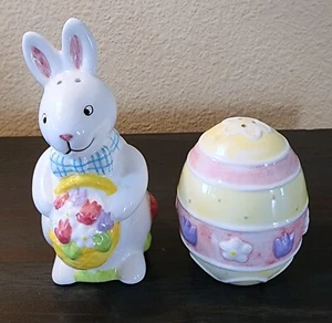 Ostern ~ 5" Hase Kaninchen und 3" Ei ~ Salz & Pfefferstreuer ~ Keramik - Bild 1 von 5