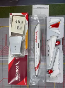 29CM 1:200 Hogan Avianca Boeing 787-8 Passenger Aircraft ABS Plastic Plane Model - Picture 1 of 1