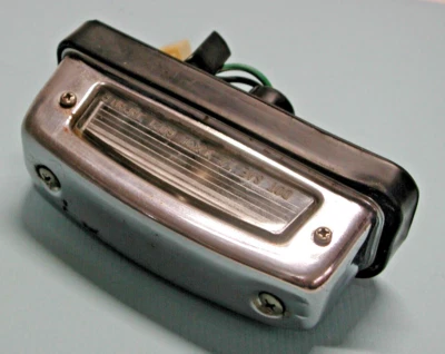 Datsun B210 Right License Plate Light 1975-1978 OEM — 第 1/4 张图片