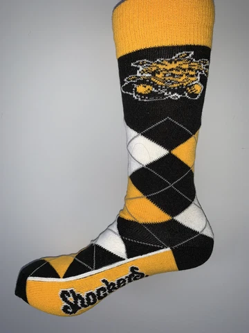 WICHITA STATE SHOCKERS NCAA COLLEGE JERSEY LOGO ARGYLE DRESS SOCKS MENS LRG Cover
