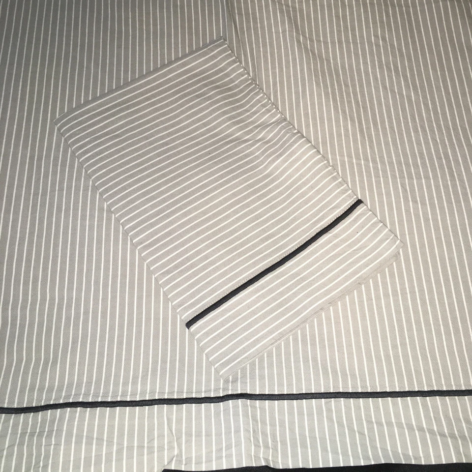 Sábana plana Pottery Barn Teen Oxford a rayas X larga y funda de almohada estándar gris blanco Foto 1 de 4