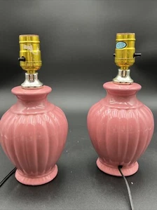 Vintage Keramik Tischlampen Paar rosa mauve Akzentbeleuchtung Schlafzimmer Deko geprüft - Bild 1 von 8