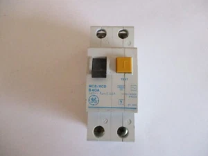 GE GENERAL ELECTRIC B40 40 AMP 30mA V/301-140031 616208 RCD/MCB COMBINAZIONE - Foto 1 di 1