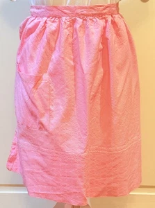 Vintage Handarbeit Erwachsene Halbschürze mit Tasche hübsch rosa mit weißen Akzenten - Bild 1 von 4