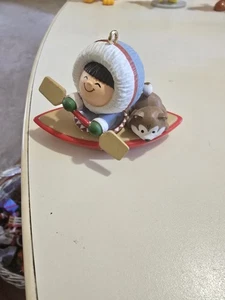Vintage 1985 6th Series Hallmark Ornaments FROSTY FRIENDS Eskimo in Canoe Husky - Picture 1 of 1