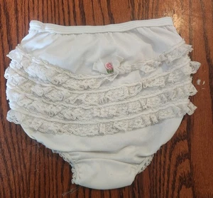 Cubierta de pañal vintage de encaje blanco con volantes a tope 2T Her Majesty hecha en EE. UU. - Imagen 1 de 4