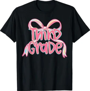 Third Grade Coquette Bow Back To School Lehrer Kinder T-Shirt - Bild 1 von 8