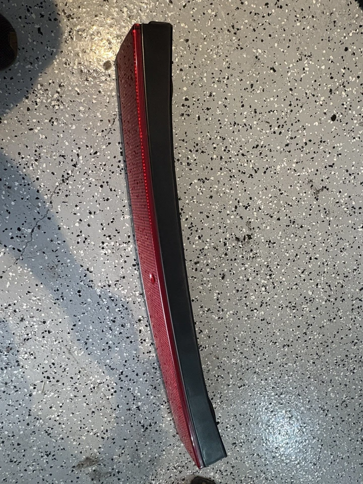 Dodge Stealth 1991-1996 reflector central trasero acabado panel cola OEM 132-37598 Foto 1 de 3