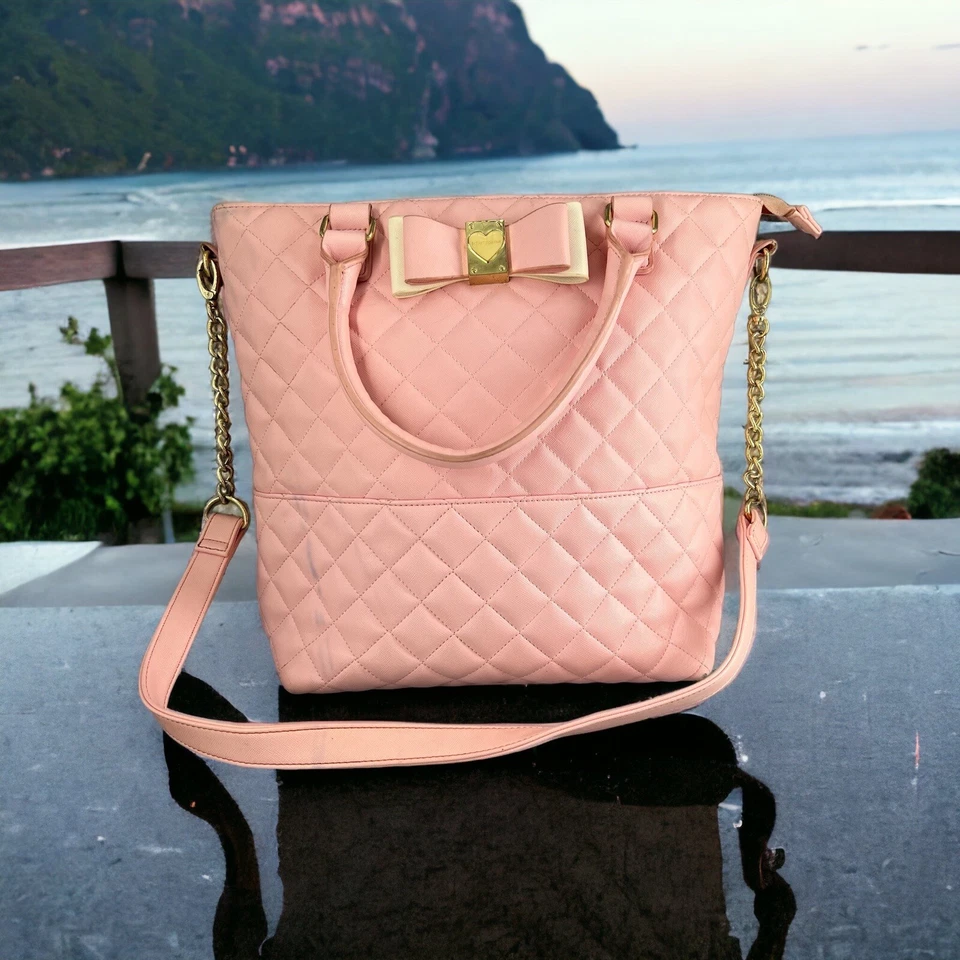 Bolso de Mano Betsey Johnson Rosa Lazo Acolchado Diseñador Cartera Cuero Vegano Como Está Foto 1 de 4