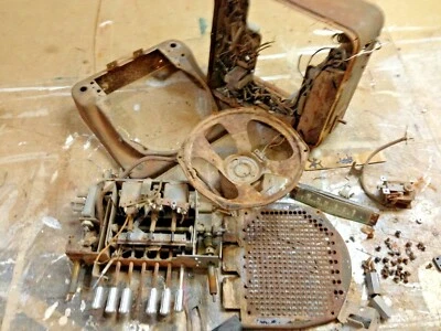 1942 Cadillac original radio parts - Image 1 of 4