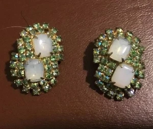 VTG ~ Ear Rings ~ Beautiful Opal ~ Green Rhinestone Cluster ~ Clip On - Picture 1 of 9