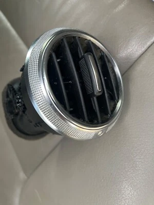 06-13 Audi A3 S-Line Dash Air Vent 8P OEM 8P0 820 901 E Foto 1 de 4