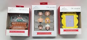 Friends Ross Rachel Chandler Monica Phoebe Joey Central Perk Couch Ornaments NEW - Picture 1 of 2