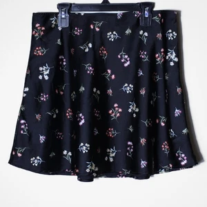 Minifalda floral negra satinada boho caprichosa coqueta grunge hada talla M Y2K años 90 - Imagen 1 de 5