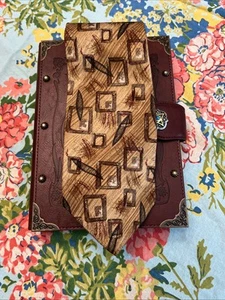 Gloria Vanderbilt Vintage Mens 100% Silk Gold Abstract Tie Made In The USA! - Picture 1 of 10