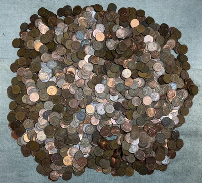10 pounds of mixed Canada small cent penny.  Mixed date LARGE lot! CAD - Image 1 of 4