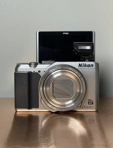 Nikon Coolpix A900 20MP Flip Screen Digital Camera 35x Zoom Silver Charger SD - Picture 1 of 8