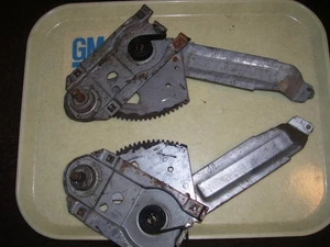 1968 1969 1970 1971 1972 CHEVELLE GTO 442 GS REAR 1/4 WINDOW REGULATORS PAIR OEM - Picture 1 of 2