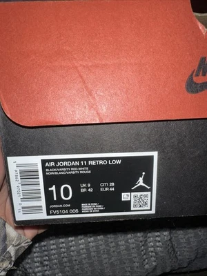 Talla 10 - Air Jordan 11 Retro 2025 Low Bred Foto 1 de 4