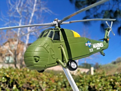 Corgi Sikorsky CH-34 Choctaw USMC HMM-362 Ugly Angels Vietnam Showcase 1:140 - Image 1 of 4