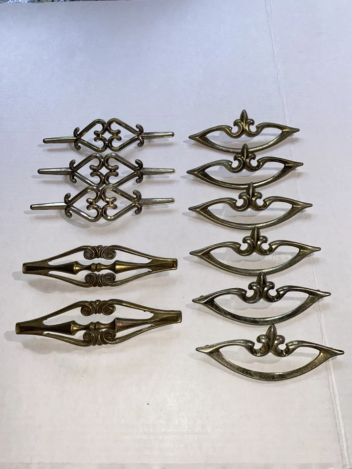 Lote De Colección De 11 Tiradores De Cajón Flor De Lis, Regencia, Reina Ana Foto 1 de 4