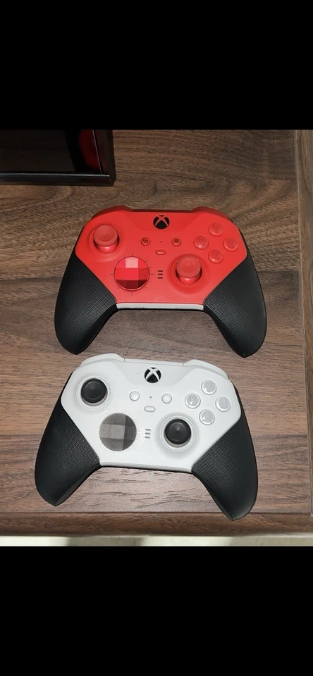 Microsoft Elite Series 2 Wireless Controller for Xbox Series S/X/One - Red - Image 1 of 1