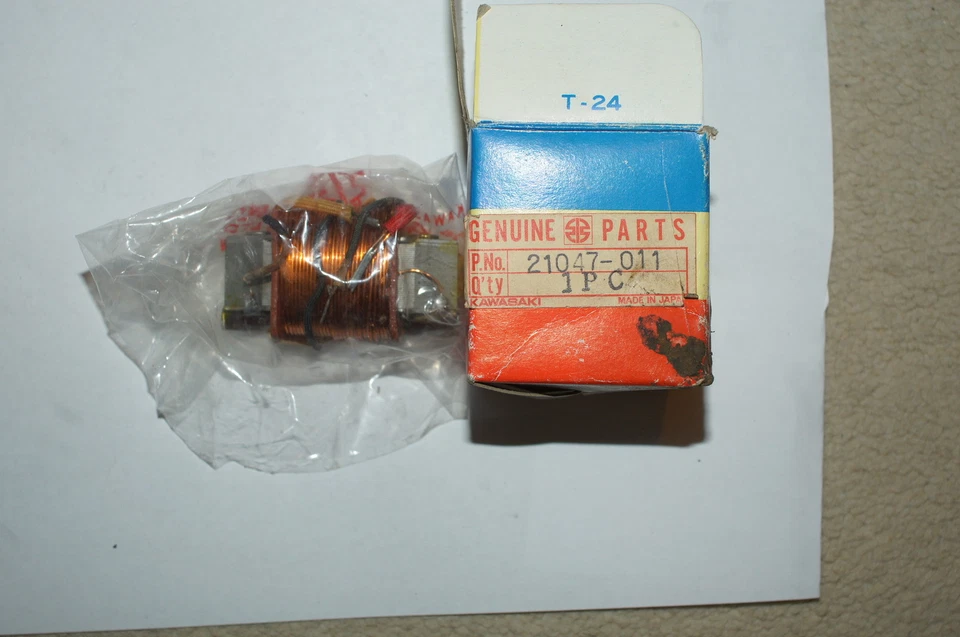 KAWASAKI GENUINE G3 G4 G5 MC1 KV100 LIGHTING COIL ASSEMBLY 21047-011 NOS - Image 1 of 1