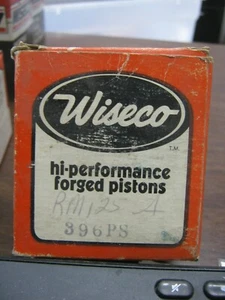 Suzuki 1976 RM125 Wiseco piston kit 396PS Standard Bore NOS - Picture 1 of 1