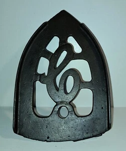 Vintage Cast Iron Sad Iron Trivet "C" "CHATTANOOGA SAD IRON TRIVET" COG 1 - Picture 1 of 6