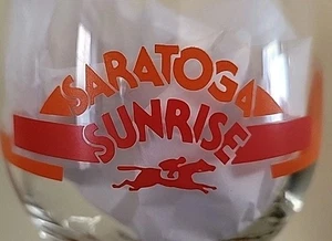 2 copas de vino de recuerdo Saratoga Race Course Saratoga Sunrise usadas en excelente estado - Imagen 1 de 6