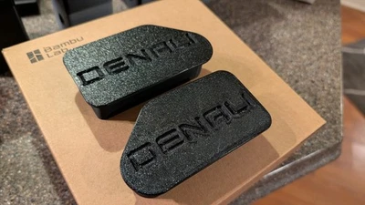 Par de cubiertas de bolsillo con estacas de riel de cama impresas en 3D GMC Sierra EV Denali Foto 1 de 3