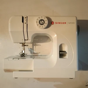 SINGER M1000 32-Stich Nähmaschine - M1000.662 weiß - Bild 1 von 13