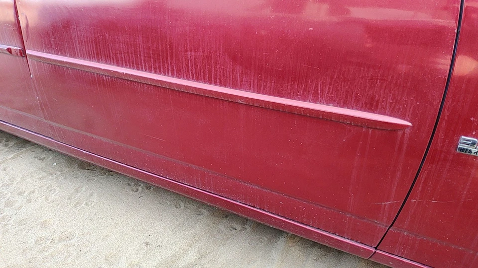 06-10 Charger Passenger Right Front Moulding From Door Trim Prh Inferno Red Foto 1 de 4