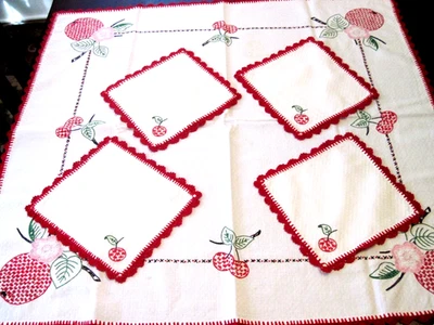 JUEGO DE 5 MANTELES Y SERVILLETAS HECHOS A MANO BORDADOS FRUTAS GANCHILLO BORDES VINTAGE - Imagen 1 de 4
