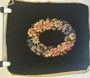 Taburete de almohada vintage hecho a mano con punta de aguja para marco negro púrpura rosa floral - Imagen 1 de 9