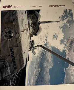 Baja California Forms The Backdrop For EVA During STS-57 - Photo 1 sur 2