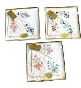 Geschenkset 3 Boxen fein bestickte Blumen Taschentücher Neu im Karton Season’s Greetings - Bild 1 von 18