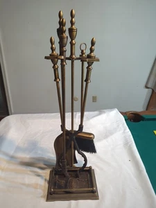 Juego de herramientas de chimenea de latón vintage de 5 piezas MCM con soporte decoración de utensilios único - Imagen 1 de 12