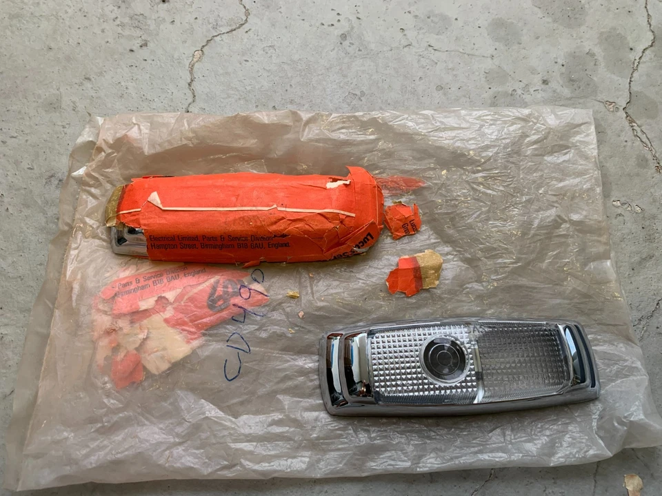 Lámpara interior original / lámpara de lectura - Rolls-Royce Silver Shadow S1 Foto 1 de 4