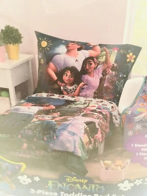 Juego de cama edredón funda de almohada y sábana inferior ajustable Disney Encanto de 3 piezas para niños pequeños Foto 1 de 4