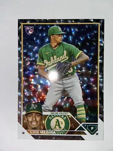 Tarjeta de novato 2023 Topps Update Luis Medina lámina de plata #US311 - Imagen 1 de 3