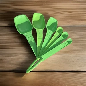 Set 6 Cucchiai Misuratori Vintage Tupperware Verde TSP TBSP Incrementi Anello D LEGGI - Foto 1 di 11