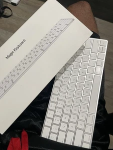 Klawiatura Apple Magic - biała - Zdjęcie 1 z 3