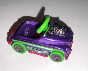 BLOWOUT SALE! 1/64 Hot Wheels 2014 PURPLE Pedal Car Pedal Driver HW City Series - Picture 1 of 2