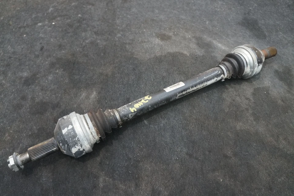 Eixo traseiro direito do passageiro CV HY53-4B402-BA OEM Aston Martin DB11 2020 - Imagem 1 de 4