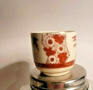 Vintage Moriage Sake Tea or Sake Cup Crackle Glaze Cream Red Flower Pattern 2'' - Picture 1 of 5