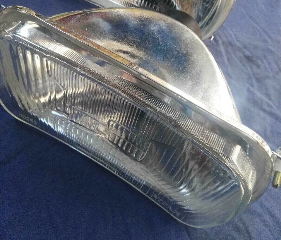 1 cada Renault R10 R12 Gordini R16 Tx / Matra Bagheera GT40 - Farol - Imagem 1 de 3