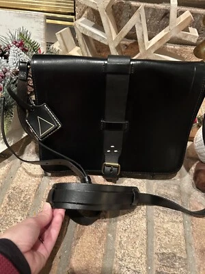 Bolso Bandolera de Hombro Kelsi Dagger Brooklyn Cuero Negro con Solapa Foto 1 de 4